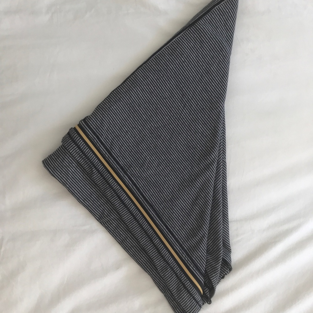 RARE! Lululemon Vinyasa Rulu Scarf with Zipper!